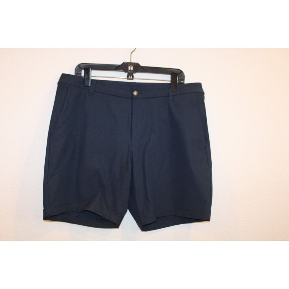Lululemon Commission Classic-Fit Short 7" in navy blue size 36